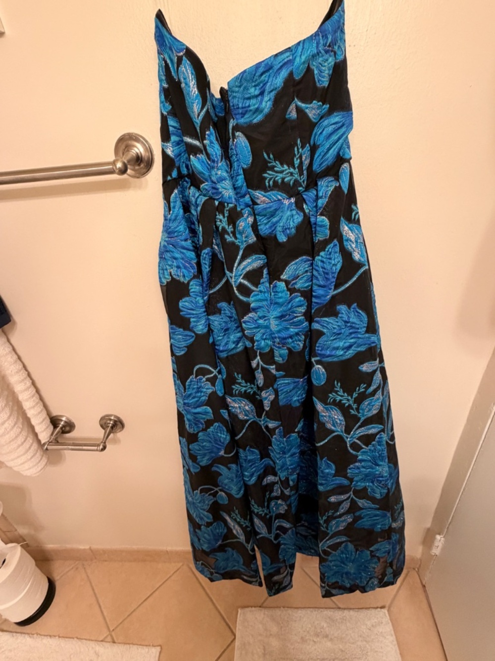 Strapless floral spring dress perfect for a prom or cocktail event - Picture 3 of 6